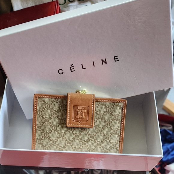 Authentic NWOT CELINE kiss lock Wallet - Picture 1 of 12